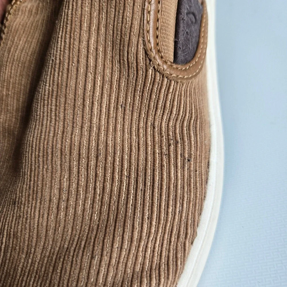 OluKai Lae'ahi Kapa Mens 10.5 Tan Brown Corduroy Leather Slip On Sneakers 10446